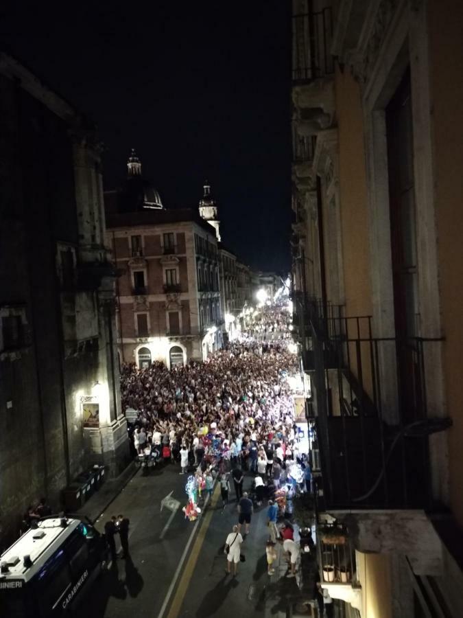 Suite Il Letto Sotto Il Tetto Catánia Buitenkant foto